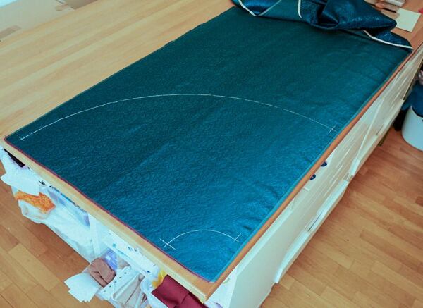 Upper and lower edges traced onto the fabric How to make a circle skirt—tracing the pattern on the fabric