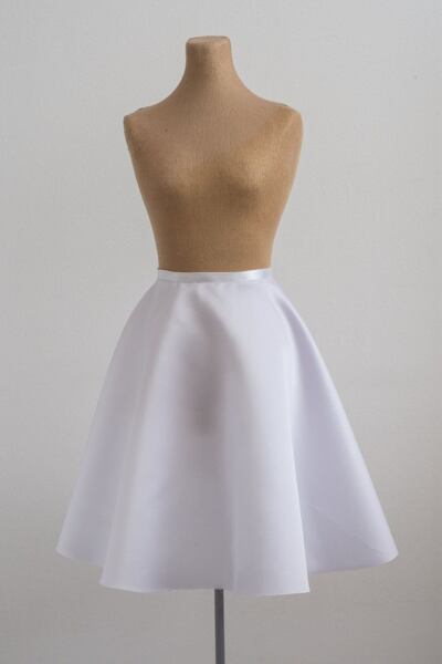 Half circle skirt in stiff fabric