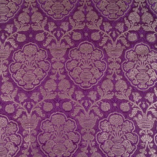 Gold brocade fabric for renaissance clothing from mulberry silk © Sartor Bohemia