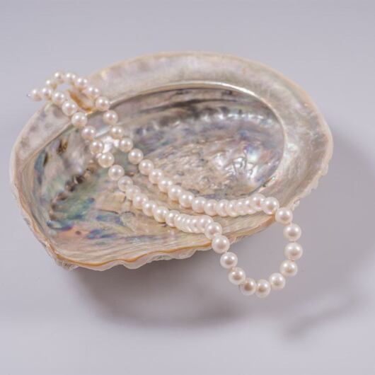 Necklace, medium round pearls