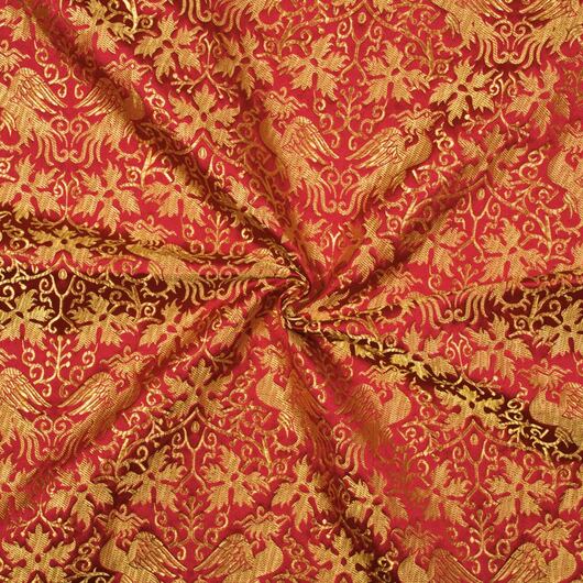 Red brocade fabric for medieval clothing © Sartor Bohemia